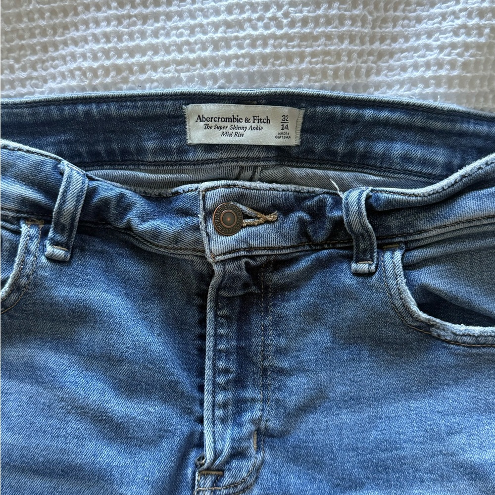 Abercrombie & Fitch Blue Jeans